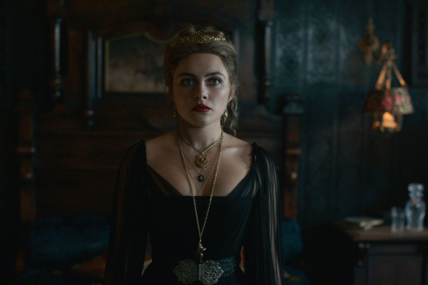 Florence Pugh as Cathy Ames in episode 105 of East of Eden dressed in a tiara heavy makeup and loads of jewelry.